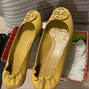 Tory Burch flats - mustard. Good condition